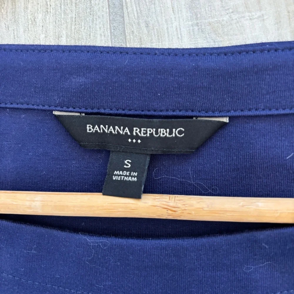 Banana Republic long-sleeve Boatneck Top royal / navy blue , Size Small